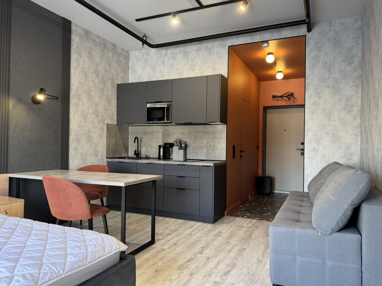 Семейный (Atmosfera Sna. Дизайнерские апарты с амбициями в МАКИ), Апартаменты Atmosfera Sna на Маковского 6