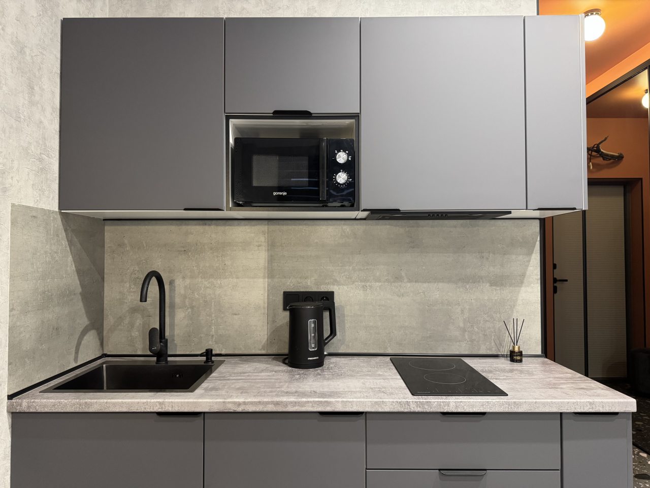 Апартаменты (Atmosfera Sna. Акцентная студия у Михайловской набережной в МАКИ), Апартаменты Atmosfera Sna на Маковского 6