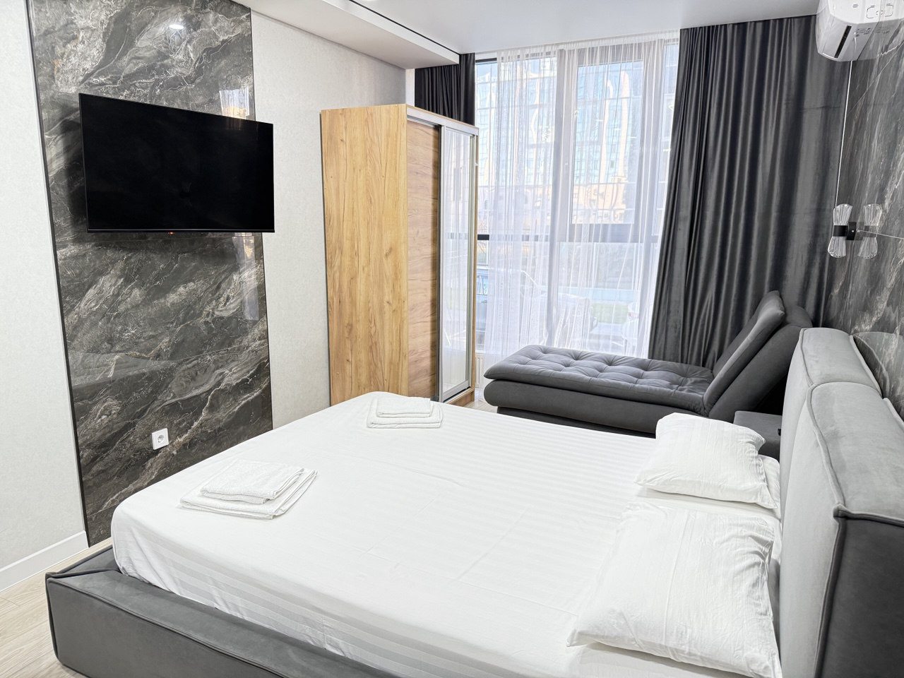 Трёхместный и более, Апартаменты Golden shore