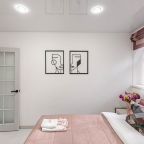 Спальня с двуспальной кроватью для двоих гостей