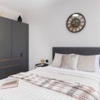 Трёхместный и более (С красивым видом на 11 этаже), Апартаменты Room Hotel на Ипподромская 12