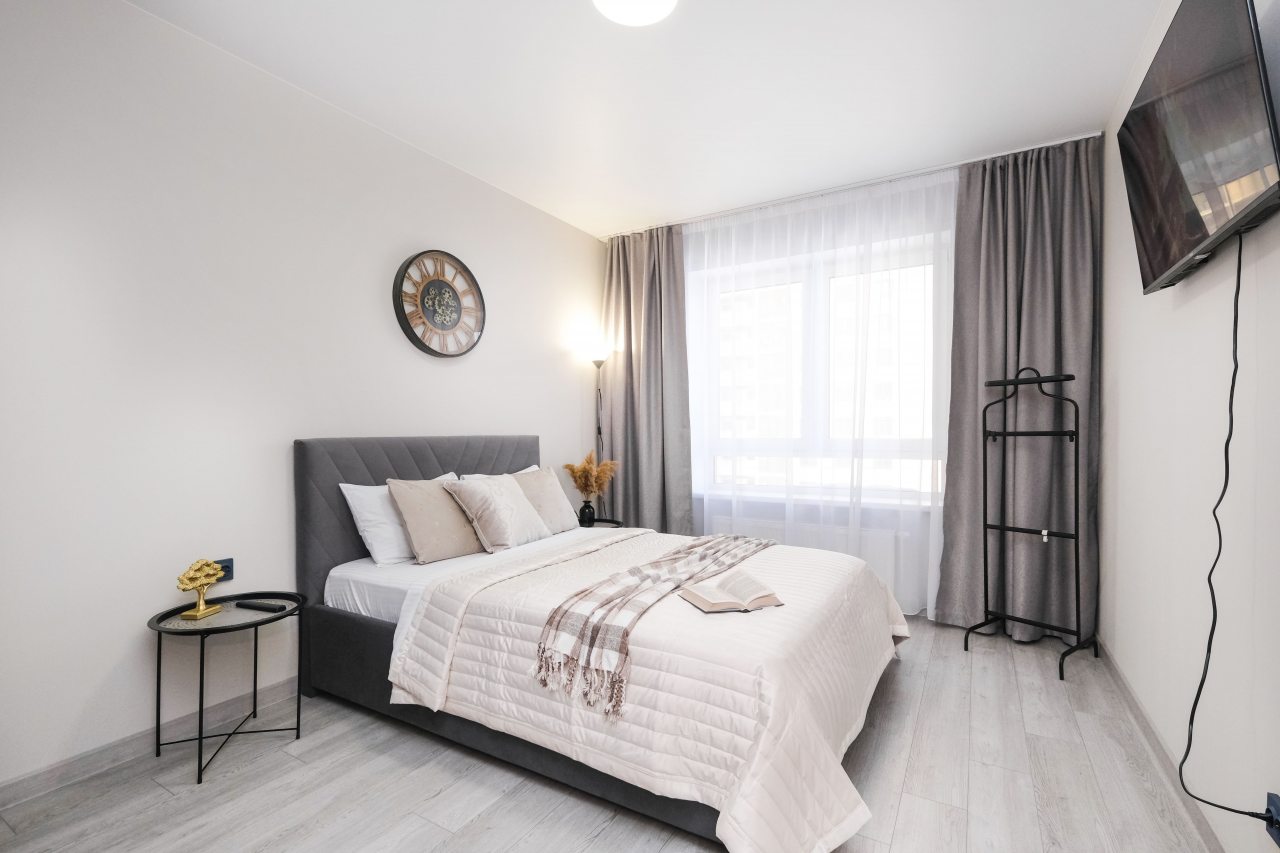 Трёхместный и более (С красивым видом на 11 этаже), Апартаменты Room Hotel на Ипподромская 12