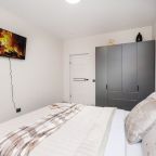 Трёхместный и более (С красивым видом на 11 этаже), Апартаменты Room Hotel на Ипподромская 12