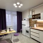 Кухня со всем необходимым для приготовления и приема пищи.