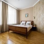 Апартаменты (По соседству с Ленноном), Апартаменты Музыка нас связала
