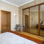 Апартаменты (По соседству с Ленноном), Апартаменты Музыка нас связала