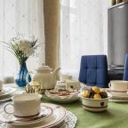 Апартаменты (По соседству с Ленноном), Апартаменты Музыка нас связала