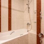 Апартаменты (По соседству с Ленноном), Апартаменты Музыка нас связала