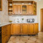 Апартаменты (По соседству с Ленноном), Апартаменты Музыка нас связала
