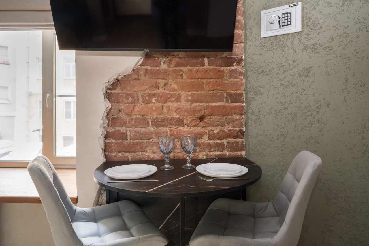 Обеденный стол