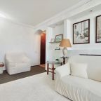 Апартаменты (Квартира на Молодогвардейской 240), Апартаменты на Молодогвардейской 240