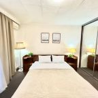 Апартаменты (Квартира на Молодогвардейской 240), Апартаменты на Молодогвардейской 240