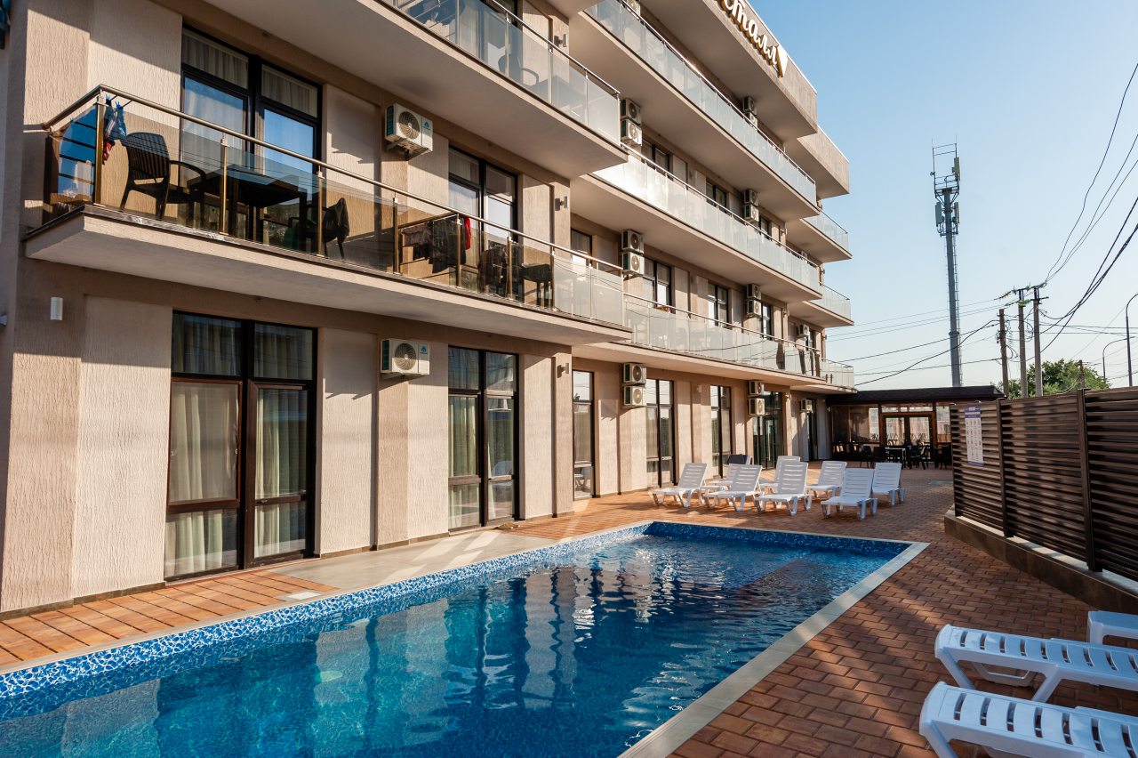 Гостиница Кристалл, Феодосия