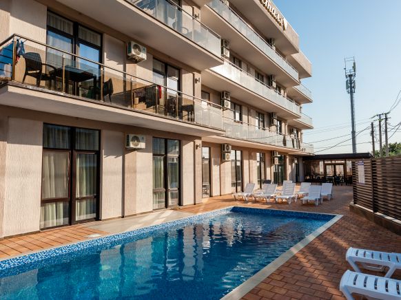 Гостиница Кристалл, Феодосия