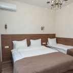 Трёхместный и более (Стандартный с выходом на территорию), Гостиница Кристалл