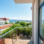 Трёхместный и более (Увеличенный стандарт трехместный с видом на море), Гостиница Кристалл