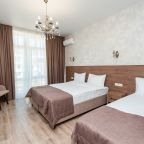 Трёхместный и более (Увеличенный стандарт трехместный с видом на море), Гостиница Кристалл