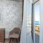 Трёхместный и более (Увеличенный стандарт трехместный с видом на море), Гостиница Кристалл