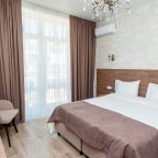 Трёхместный и более (Увеличенный стандарт трехместный с видом на море), Гостиница Кристалл