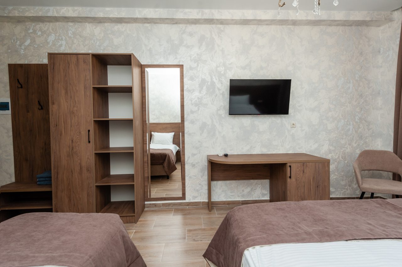 Трёхместный и более (Увеличенный стандарт трехместный с видом на море), Гостиница Кристалл