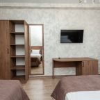 Трёхместный и более (Увеличенный стандарт трехместный с видом на море), Гостиница Кристалл