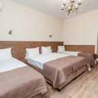 Трёхместный и более (Увеличенный стандарт четырехместный с видом на море), Гостиница Кристалл