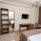 Трёхместный и более (Увеличенный стандарт четырехместный с видом на море), Гостиница Кристалл