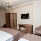 Трёхместный и более (Увеличенный стандарт четырехместный с видом на море), Гостиница Кристалл