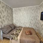 Двуспальная кровать с матрацем, белье 100% хлопок