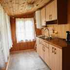 Трёхместный и более (Место встречи), База отдыха Нептун