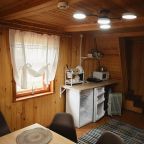 Трёхместный и более (Место встречи), База отдыха Нептун