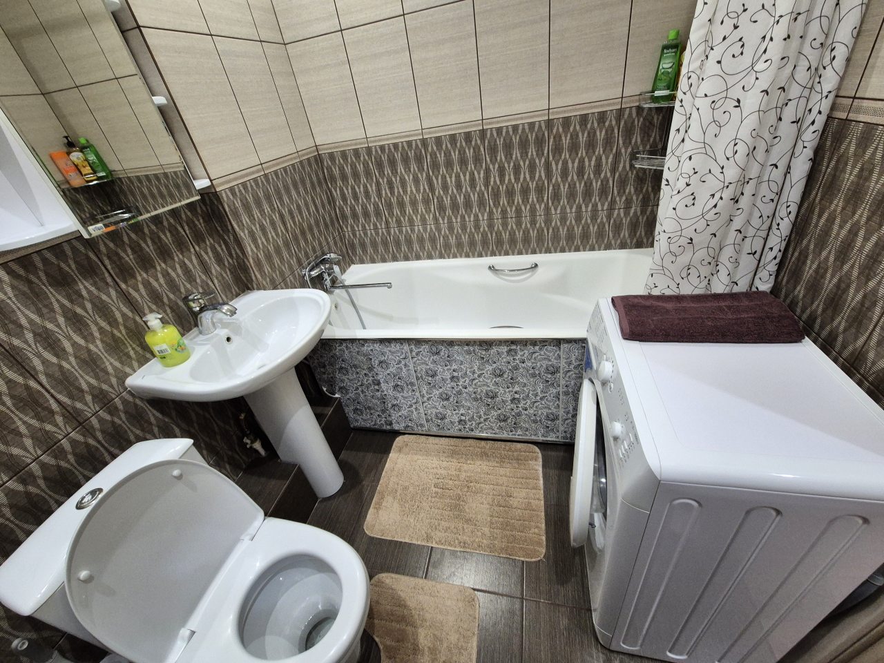 Трёхместный и более (Апартаменты), Апартаменты Хорошие в  новостройке на ул Бережок