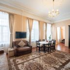 Квартира (У Дворцовой площади с камином), Апартаменты У Дворцовой площади с камином