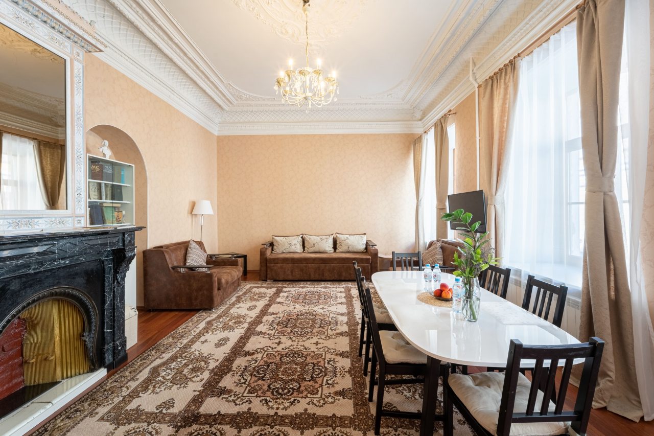 Квартира (У Дворцовой площади с камином), Апартаменты У Дворцовой площади с камином