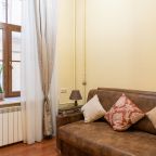 Квартира (У Дворцовой площади с камином), Апартаменты У Дворцовой площади с камином