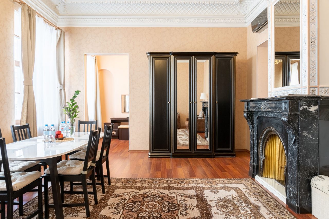 Квартира (У Дворцовой площади с камином), Апартаменты У Дворцовой площади с камином