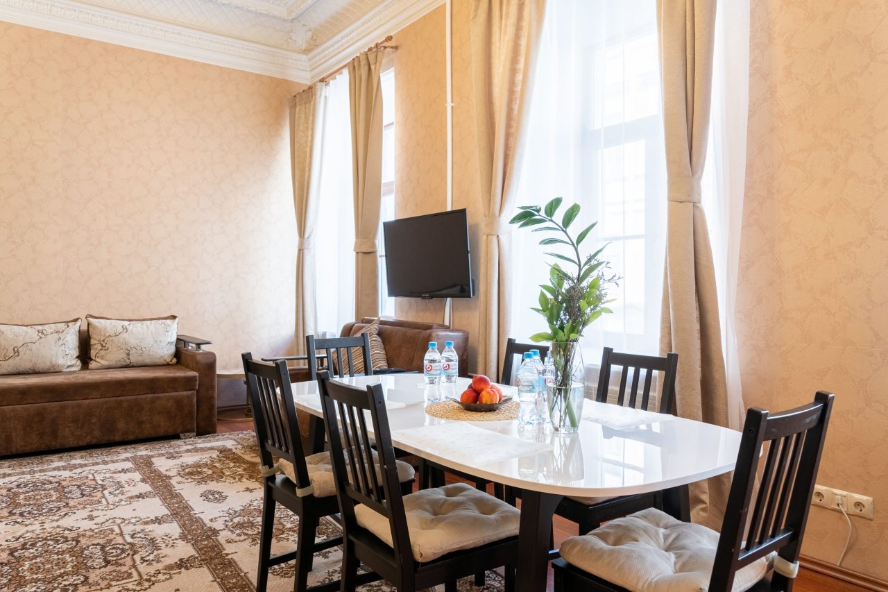 Квартира (У Дворцовой площади с камином), Апартаменты У Дворцовой площади с камином