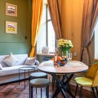 Квартира (Двухуровневая с умной колонкой Алиса у Дворцовой площади), Апартаменты Двухуровневые у Дворцовой площади