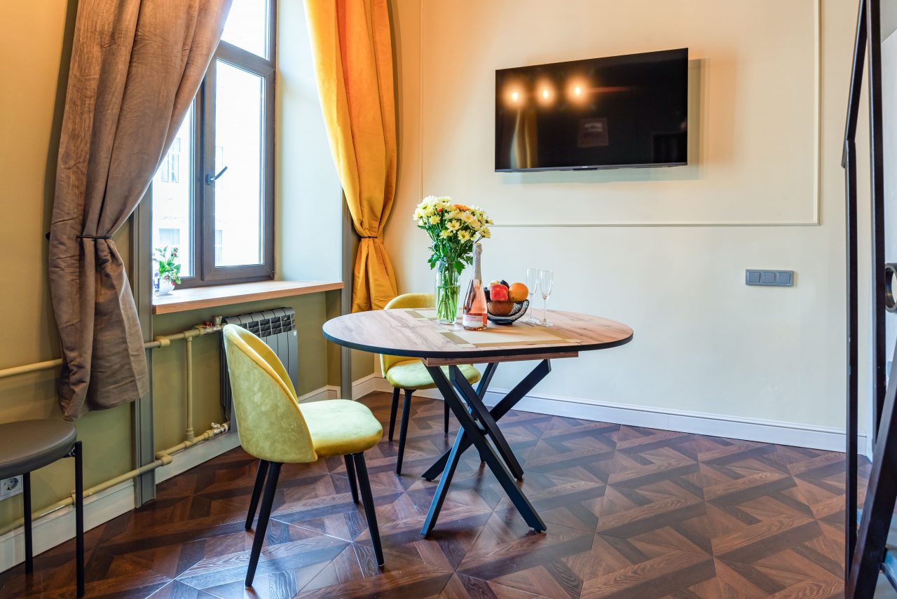 Квартира (Двухуровневая с умной колонкой Алиса у Дворцовой площади), Апартаменты Двухуровневые у Дворцовой площади