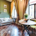 Квартира (Двухуровневая с умной колонкой Алиса у Дворцовой площади), Апартаменты Двухуровневые у Дворцовой площади