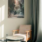 Полулюкс, Отель Континент