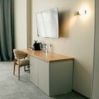 Полулюкс, Отель Континент