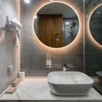 Полулюкс, Отель Континент