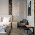 Люкс, Отель Континент