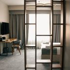 Люкс, Отель Континент