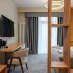 Люкс, Отель Континент