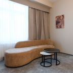 Люкс, Отель Континент