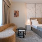 Люкс, Отель Континент