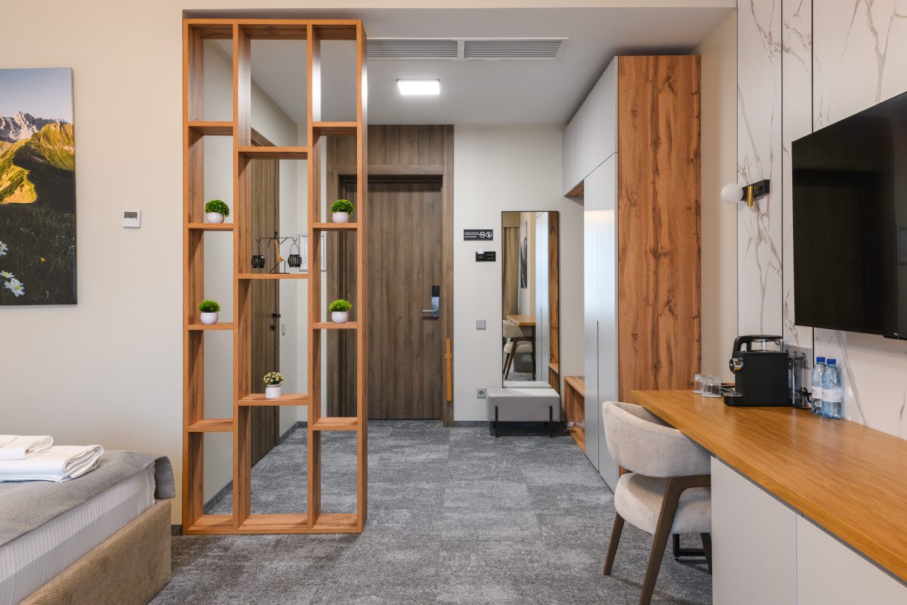 Люкс, Отель Континент