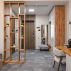 Люкс, Отель Континент